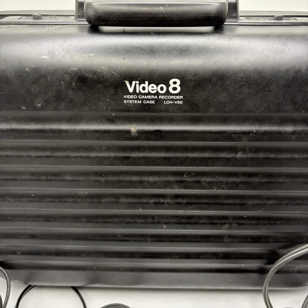 Sony CCD-F70 Camcorder, Hard Shell Case, Accessories VTG Video 8 NTSC Video READ